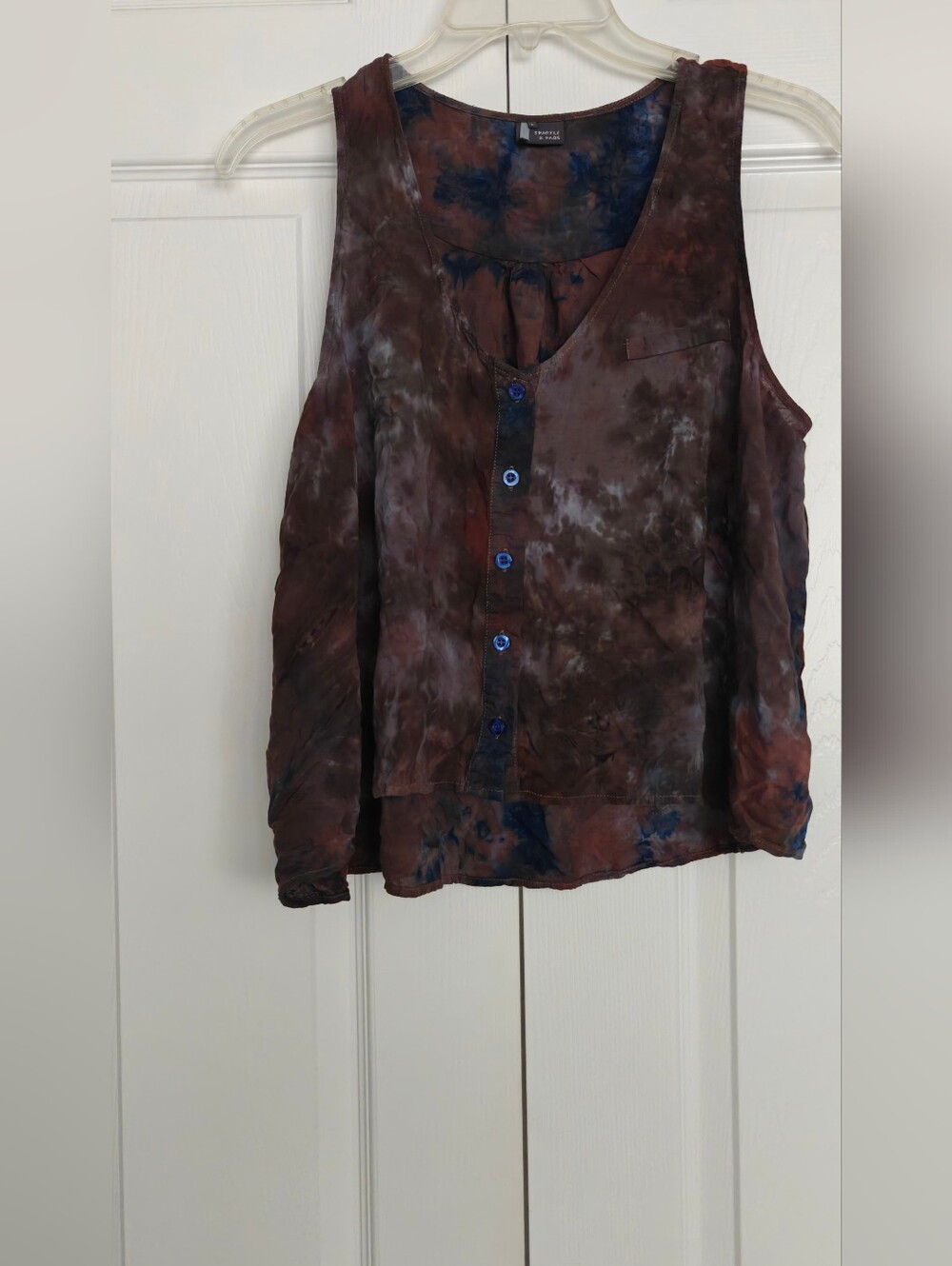 Tie-Dye Button Front Sleeveless Top in Brown and Navy, Size L